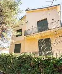 Terratetto plurifamiliare con garage e giardino a Parma