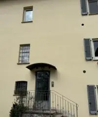 Bilocale  su due livelli e posto auto a Noceto
