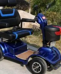 Monopattino elettrico a quattro ruote con certificazione CE Monopattino elettrico a quattro ruote con certificazione CE