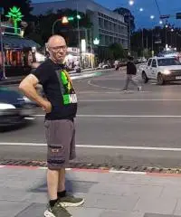 54 enne single lavoro e casa propria