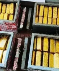 Oro, lingotti d'oro, polvere d'oro, metalli preziosi