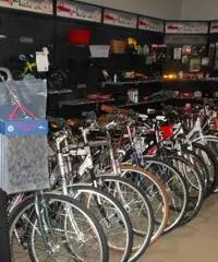 Negozio ricambi auto accessori bici chiavi