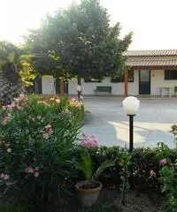 SPLENDIDA dependance immersa nel verde con posto auto SPLENDIDA dependance immersa nel verde con posto auto