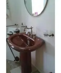 GIACENZE di lavabi, bidets, waters, vasche e piatti doccia colorati