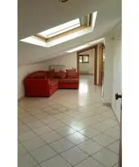 Vendesi mansarda arredata + posto auto a 10km dal mare - Santa Tecla