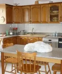 appartamento in villa giardino -box auto COD. 129