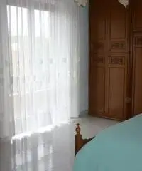 appartamento in villa giardino -box auto COD. 129