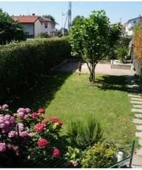 Osio sotto, indipendente villa a schiera