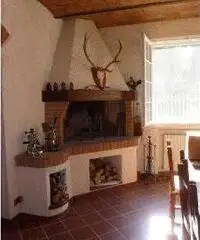 VENDESI VILLA INDIPENDENTE A CALDERINO