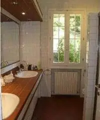 VENDESI VILLA INDIPENDENTE A CALDERINO