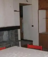 EDOLO IN PALAZZO D 'EPOCA RISTRUTTURATO ...APPARTAMENTO DA RISISTEMARE cod. 4.702 30-11