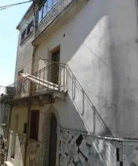 Casa indipendente su tre piani