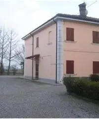 Vendita porzione di casa mq. 180 - Zona Santa Maria Codifiume