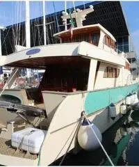 barca a motore AZZURRO 74 S anno 2006 lunghezza mt 22 barca a motore AZZURRO 74 S anno 2006 lunghezza mt 22