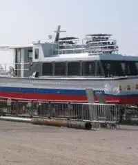 battello trasporto passeggeri