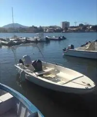 Barca a motore