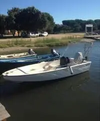 Barca a motore