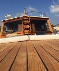Gozzo Cabinato in fasciame di Mogano e Teak  Fratelli Mileo Gozzo Cabinato in fasciame di Mogano e Teak  Fratelli Mileo