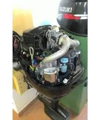 Motore marino fuoribordo