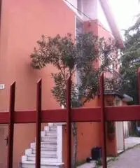 villa unifamiliare con 2 appartamenti