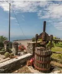 Lavagna: nel verde, sospesa tra cielo e mare, villa indipendente con giardino e vista mare
