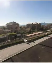 Chiavari : ultimo piano con vista mare, ampia metratura