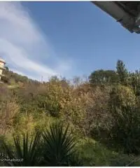 Genova Certosa vendesi appartamento di 60 mq, con due camere da letto, ingresso indipendente e bel b