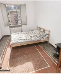 Genova Certosa vendesi appartamento di 60 mq, con due camere da letto, ingresso indipendente e bel b