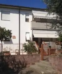 Vendita Cinque locali da 10mq con garage