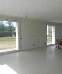 Villa singola in Vendita a Lucca di 425 mq Villa singola in Vendita a Lucca di 425 mq