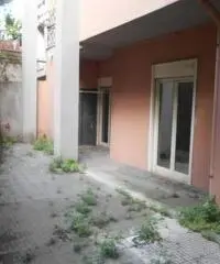 Quadrilocale con cortile