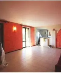 Sulbiate Inferiore: Vendita Trilocale in Piazza Castello