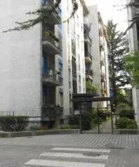 Villasanta(MB): 2 locali più servizi. Cantina e Balcone. Villasanta(MB): 2 locali più servizi. Cantina e Balcone.