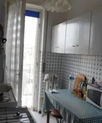 Villasanta(MB): 2 locali più servizi. Cantina e Balcone. Villasanta(MB): 2 locali più servizi. Cantina e Balcone.