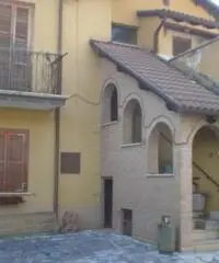 Antico Casale con giardino in una panoramica frazione di Cascia