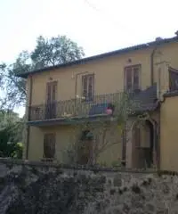 Antico Casale con giardino in una panoramica frazione di Cascia