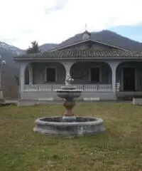 Grande villa nel comune di Preci di 400 mq e 6 ettari di terreno Grande villa nel comune di Preci di 400 mq e 6 ettari di terreno