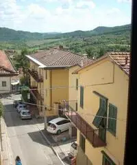 APPARTAMENTO di 4 vani e di 90 mq (CARMIGNANO)