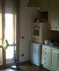 Comeana, terzo ed utimo piano con ascensore, con bella vista panoramica, soggiorno, cucina, due came