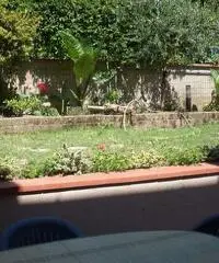 VILLA A SCHIERA di 6 vani e di 180 mq (CARMIGNANO)