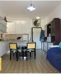 Pinarella, appartamento trilocale con ampio balcone Pinarella, appartamento trilocale con ampio balcone