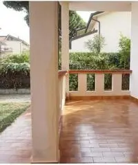 rif: 440 - Cervia, appartamento cinque locali con giardino privato