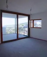 Vendita Multilocale in Via Commerciale, 143