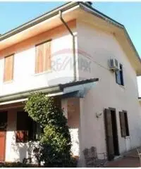 Vendita Casa indipendente in Viale dei Ciliegi