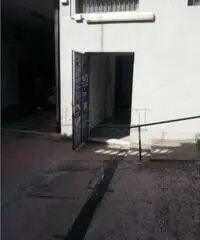 Affitto Magazzino in via dei glicini