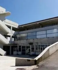 Pavona: Vendita Capannone in Via dei Tulipani Pavona: Vendita Capannone in Via dei Tulipani