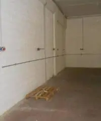 Pratica Di Mare: Affitto Magazzino in Viale Anchise Pratica Di Mare: Affitto Magazzino in Viale Anchise