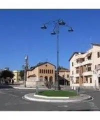Quarantola: Vendita Capannone in Via Napoli, 179
