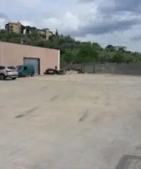 Santa Lucia: Affitto Capannone in via Monte Bianco