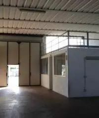 Peraga: Affitto Capannone da 800mq Peraga: Affitto Capannone da 800mq